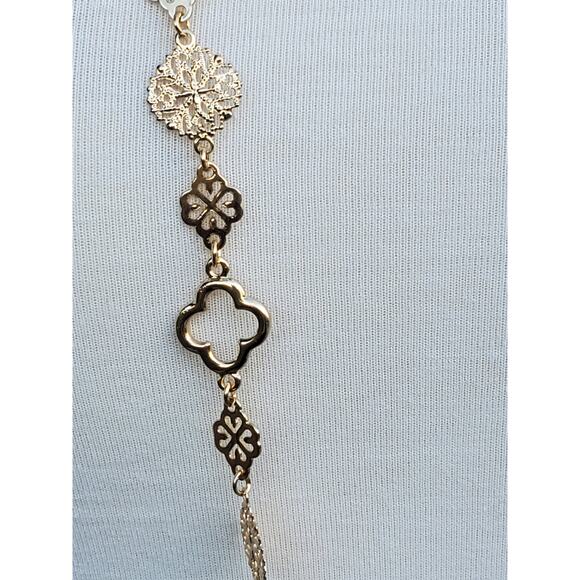 NWT Women's Gold-Tone Clover Snowflakes Earrings Necklace Set - Picture 3 of 8